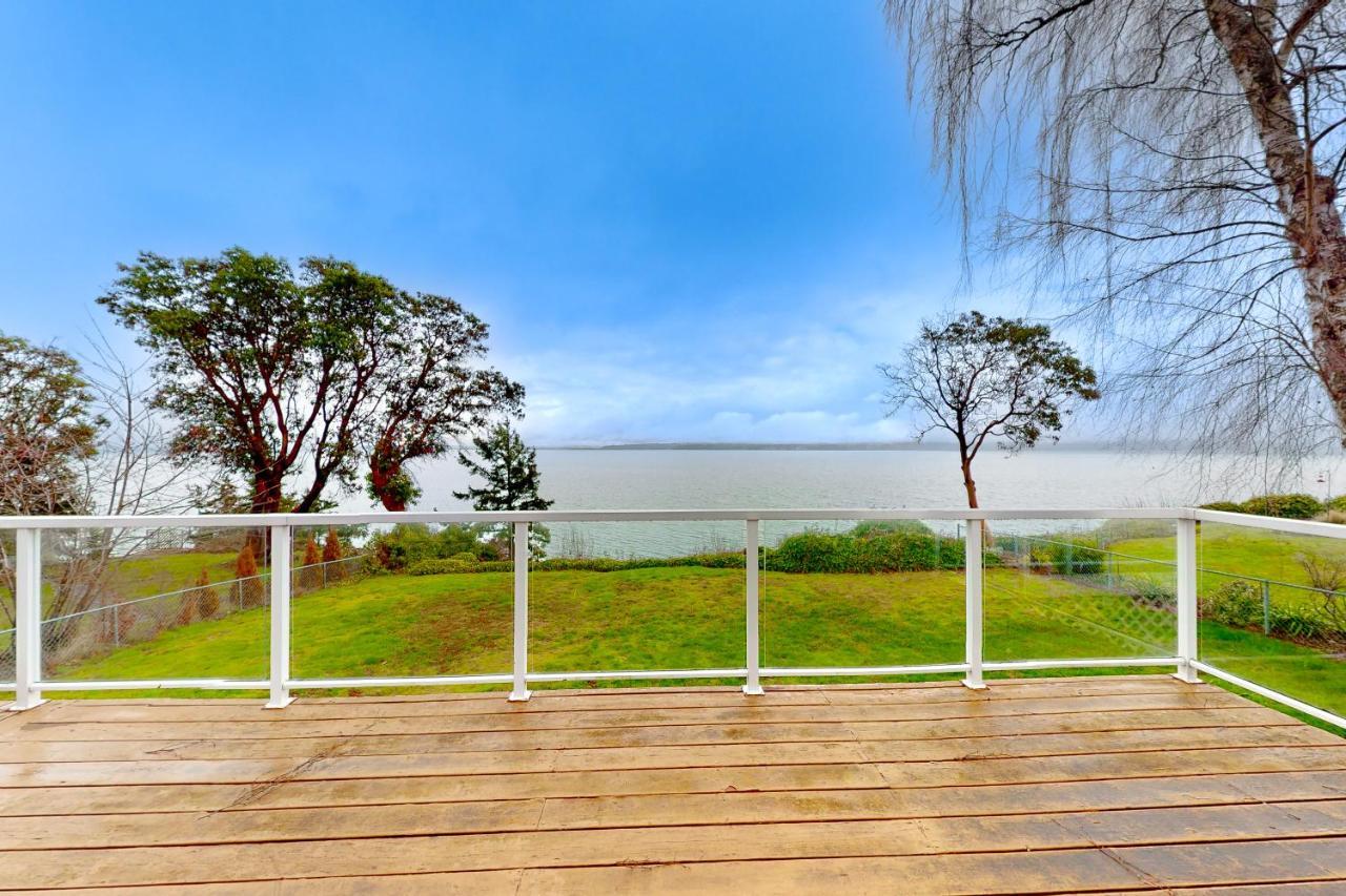 Camano Waterfront Delight Villa Exterior photo