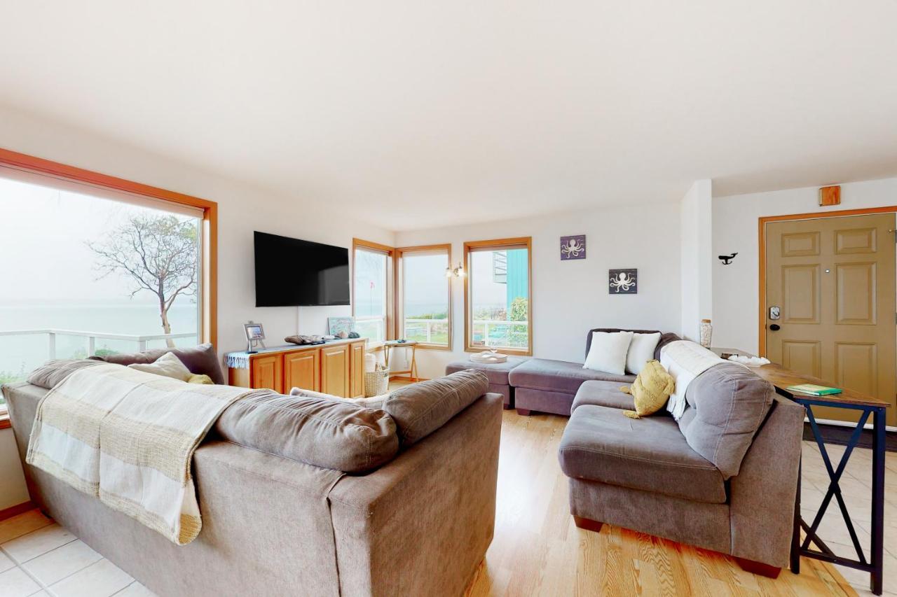 Camano Waterfront Delight Villa Exterior photo