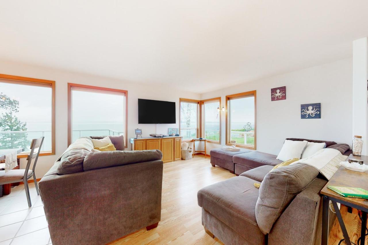 Camano Waterfront Delight Villa Exterior photo