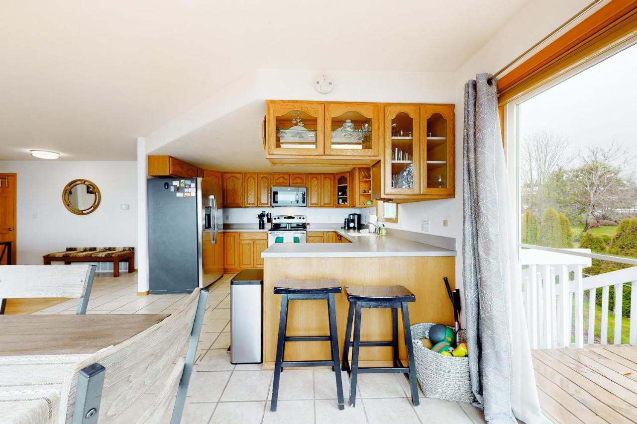 Camano Waterfront Delight Villa Exterior photo